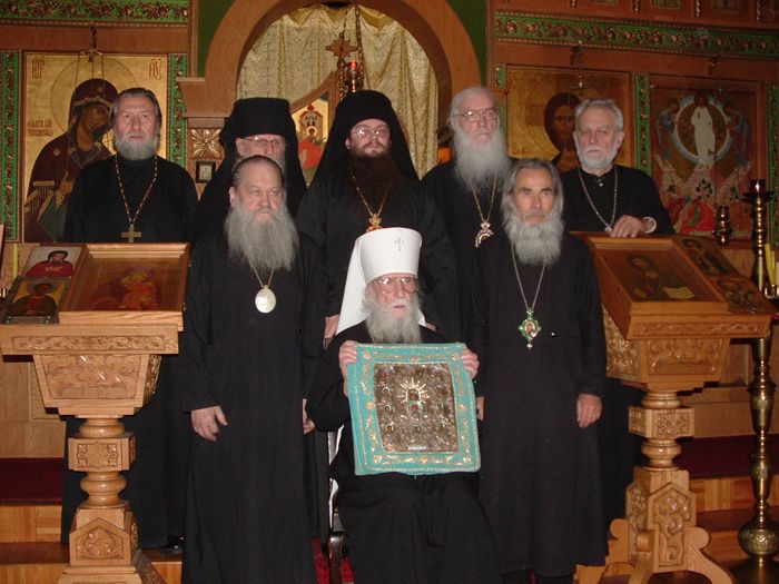 Собор 2004 г. Архиепископ Виктор (Пивоваров) и митрополит Виталий (Устинов).