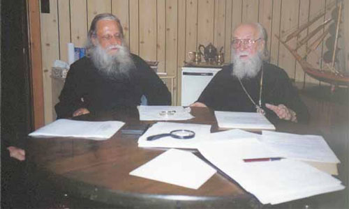 Митрополит Виталий и епископ Варнава работают над Окружным посланием.